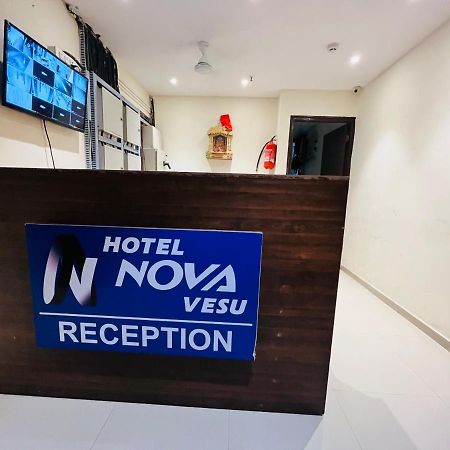 Hotel Nova Vesu Surat Eksteriør bilde