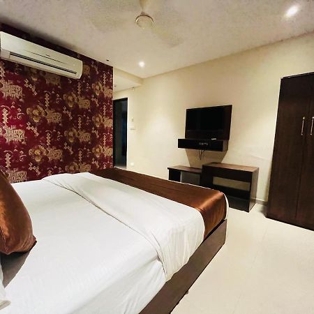 Hotel Nova Vesu Surat Eksteriør bilde